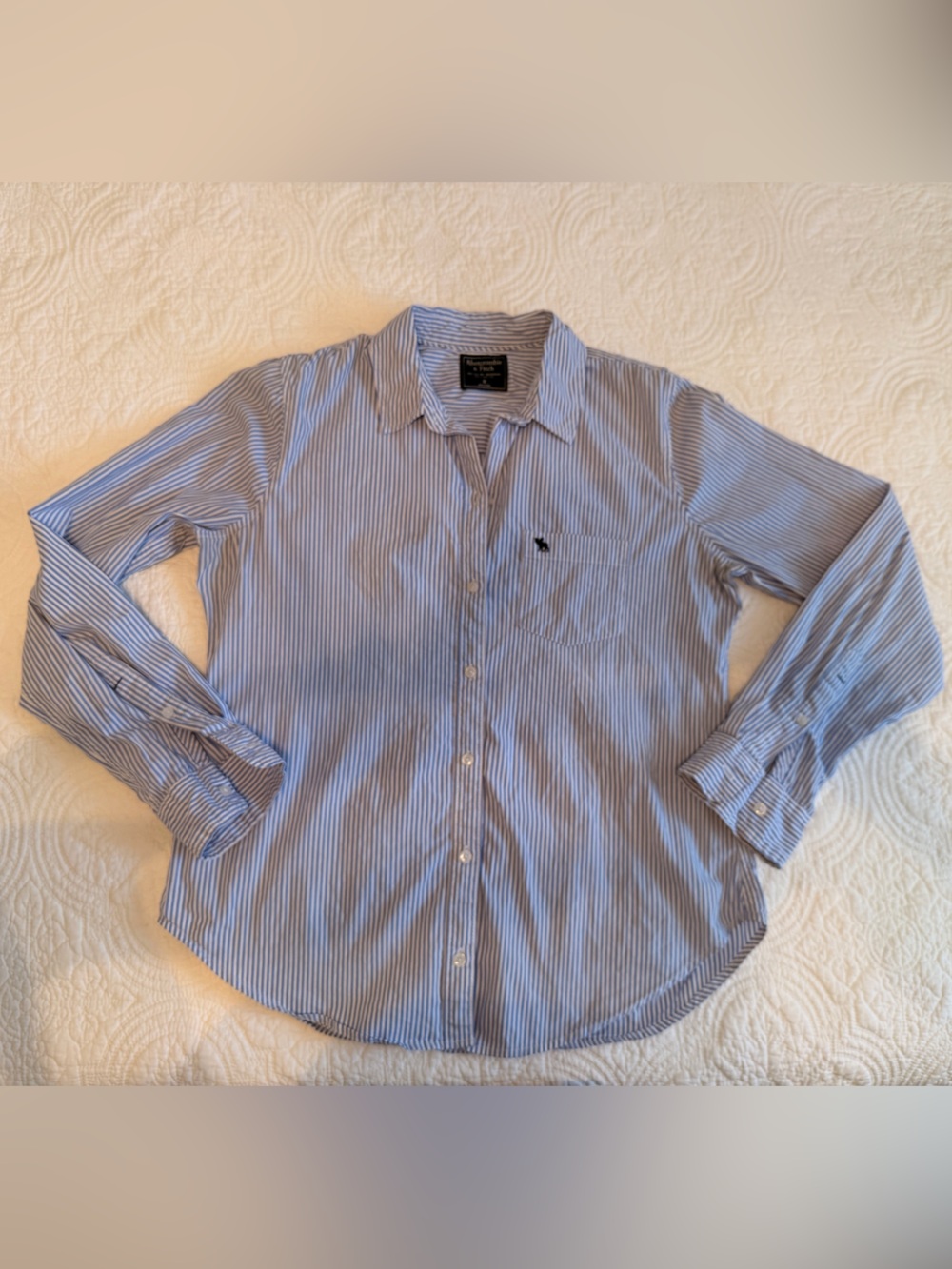 Abercrombie & Fitch Blue White Pinstripe Button down 98% Cotton Size M